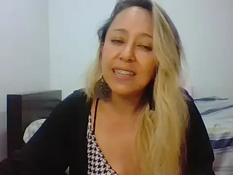 Snapshot of leah_susman chatting on October 24, 1:56 am leah susman online show from October 24, 1:56 am
