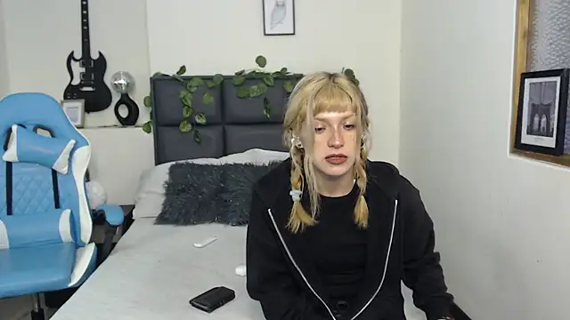 Snapshot of Amnesia_ chatting on September 29, 1:38 pm Amnesia  online show from September 29, 1:38 pm