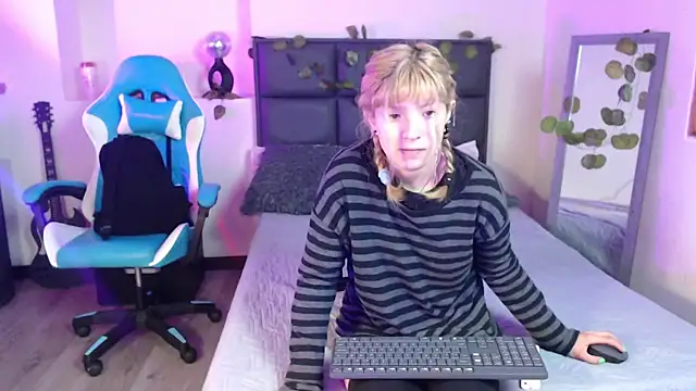 Snapshot of Amnesia_ chatting on October 3, 12:21 pm Amnesia  online show from October 3, 12:21 pm