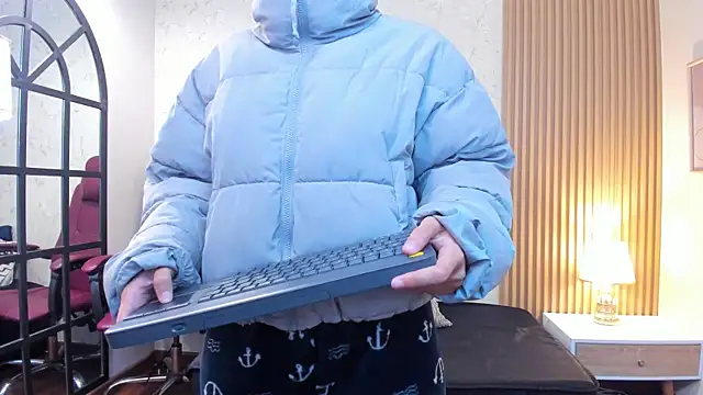 aliceandsia online show from April 19, 12:16 pm