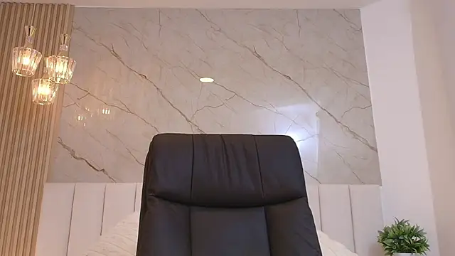 GraceMontgomery online show from November 24, 1:35 pm