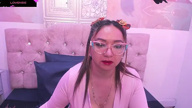 Snapshot of leyla_smithh chatting on October 21, 12:31 pm leyla smithh online show from October 21, 12:31 pm