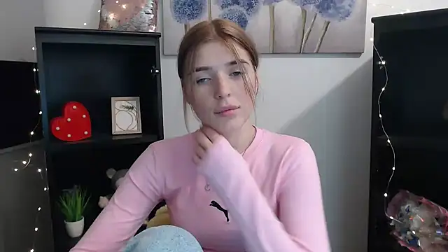 JuiceLips   online show from November 19, 3:45 pm