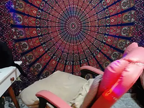 Delliriummm online show from March 17, 5:00 am