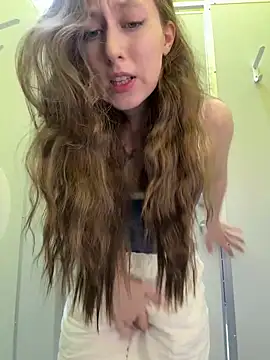 FroggyAnna online show from June 11, 4:59 pm