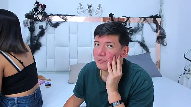 ZoeandEthan online show from October 17, 6:33 pm