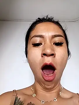 Liahdiaz  online show from October 16, 4:09 pm