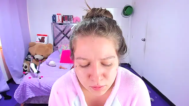 Luna Analya online show from April 11, 3:27 pm