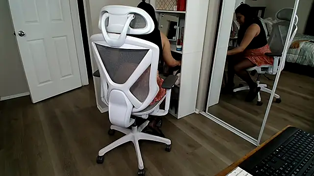 SHEILYN  online show from February 10, 4:15 am