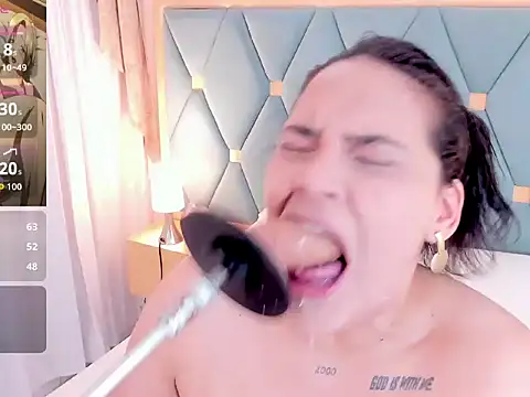 TIFFANY GLOW   online show from October 10, 10:03 pm