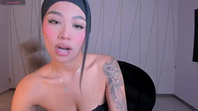 LeahNovac online show from November 19, 12:16 pm