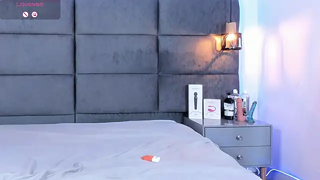 Slenna Moon online show from September 26, 3:15 am