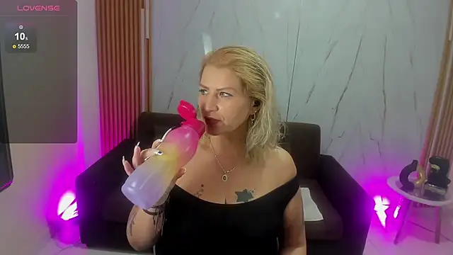 Juanitarubia online show from November 29, 7:18 pm