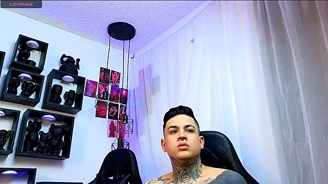 Sarahandzack online show from October 6, 6:02 pm