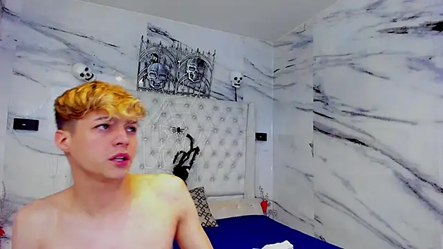 Ari and Storm online show from November 5, 11:21 pm