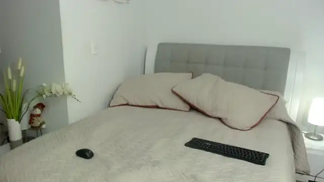 sophie lopez1 online show from December 23, 2:37 am