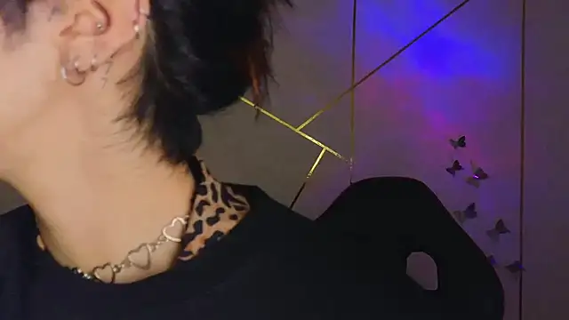 Hollyxx  online show from November 15, 4:02 am