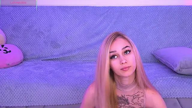 AmyKent  online show from April 17, 3:25 pm