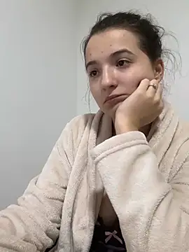 Snapshot of MissMay chatting on October 22, 4:01 pm MissMay online show from October 22, 4:01 pm