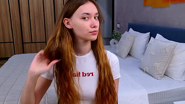 AmadaReine online show from March 28, 4:39 pm