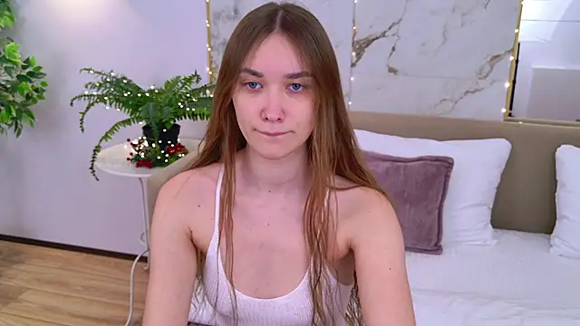 AmadaReine online show from December 18, 4:12 pm