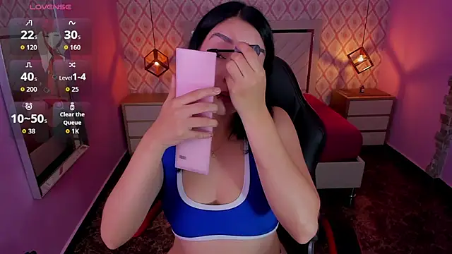 CHRISTY TEIGEN4 online show from November 29, 7:40 pm