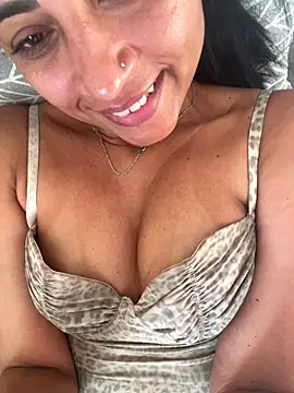 Katianesantos online show from September 9, 9:42 am