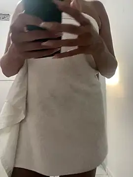 Katianesantos online show from February 18, 8:08 pm