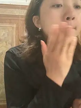 Snapshot of Lonnina chatting on October 9, 1:32 am Lonnina online show from October 9, 1:32 am