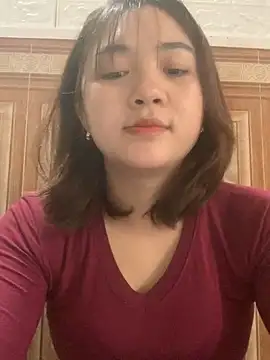 Snapshot of Lonnina chatting on October 15, 5:21 am Lonnina online show from October 15, 5:21 am