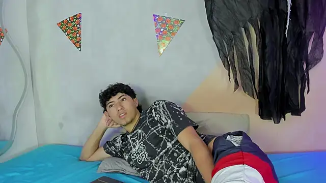 Laura and Kevin online show from November 3, 1:48 pm