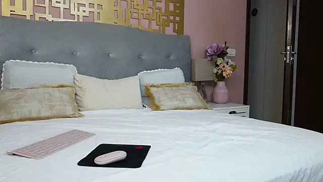 SophiaCarterX online show from November 16, 1:55 pm