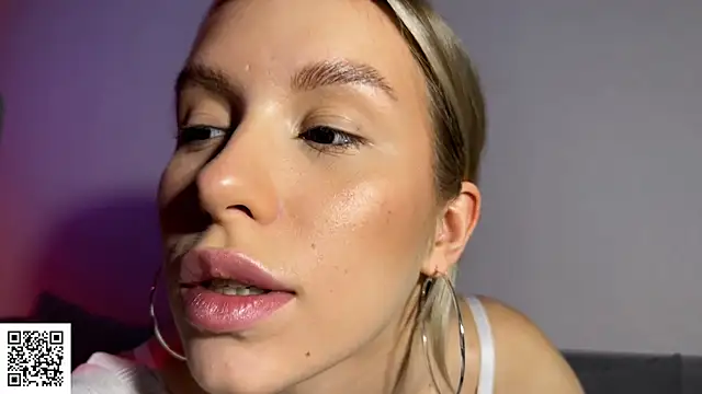 ElysiaXo online show from October 21, 9:52 pm