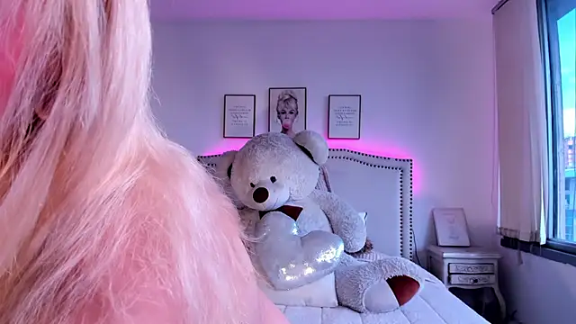 Mayajhons online show from November 8, 2:33 pm