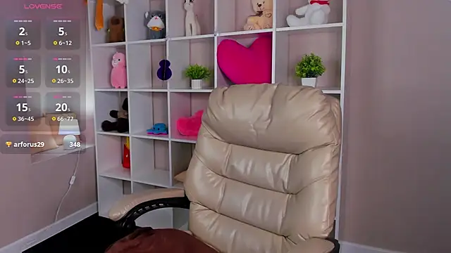 Lynn Martin online show from November 10, 1:44 am