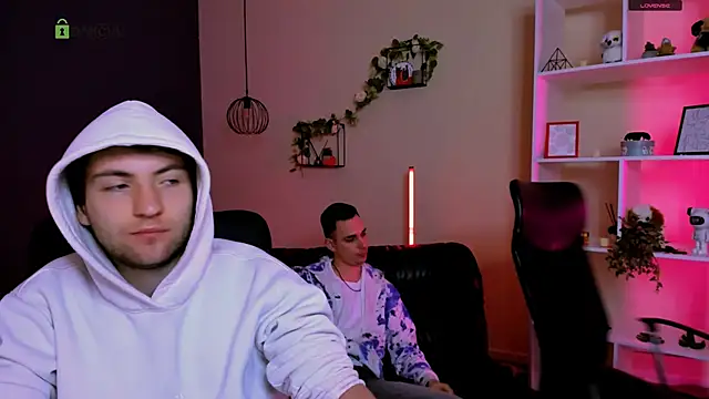 travis wolf  online show from March 15, 10:17 am