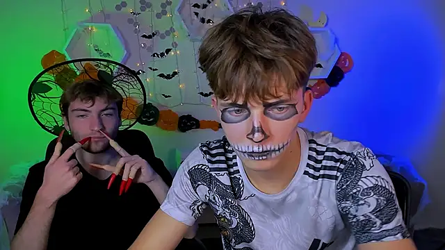 Snapshot of travis_wolf_ chatting on October 23, 6:47 pm travis wolf online show from October 23, 6:47 pm