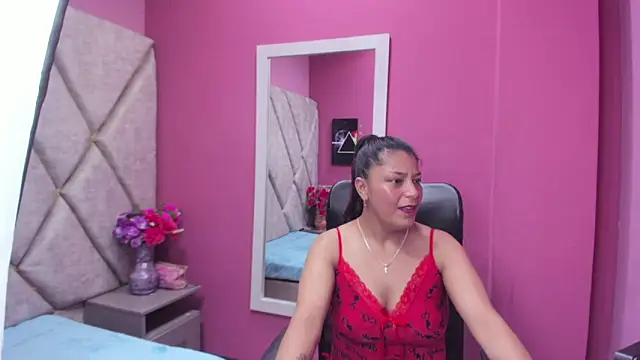 Snapshot of Carolina_Suarez_ chatting on October 23, 3:01 am Carolina Suarez online show from October 23, 3:01 am