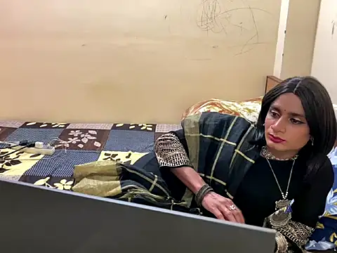 LuvLayla online show from December 19, 9:40 pm