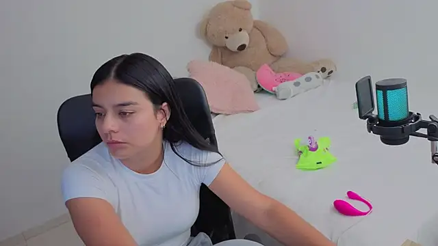 valerihouse online show from March 25, 12:38 am