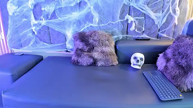 Snapshot of Rowan_Mills chatting on October 7, 8:57 pm Rowan Mills online show from October 7, 8:57 pm