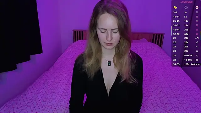 LyraHotty online show from March 27, 9:15 pm