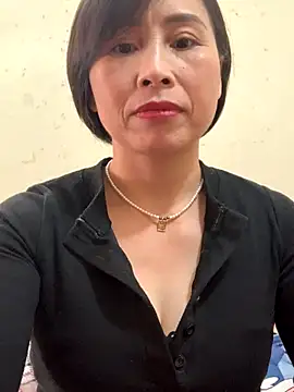 Snapshot of Hello_Linchii chatting on October 17, 4:27 am Hello Linchii online show from October 17, 4:27 am