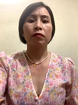 Snapshot of Hello_Linchii chatting on October 15, 4:09 pm Hello Linchii online show from October 15, 4:09 pm