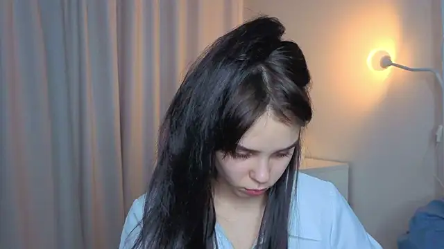 slyshypie online show from December 3, 1:35 pm