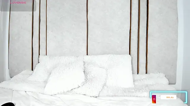 Lilith dry online show from October 7, 1:59 pm