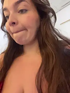 Snapshot of sarahreyess_11 chatting on November 1, 4:27 am sarahreyess 11 online show from November 1, 4:27 am