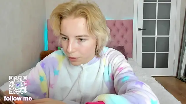 Pink Lila18 online show from October 7, 9:03 am