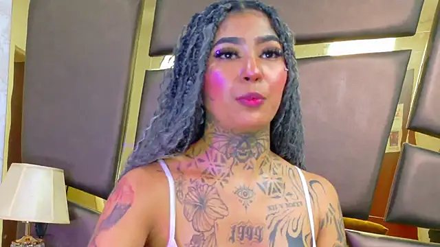 EmilieLake online show from February 3, 8:01 pm