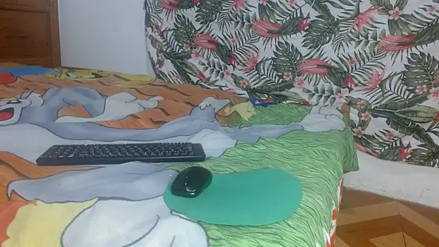 smallkarlakarla online show from March 24, 12:27 am